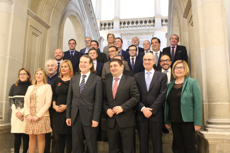 Les diputacions defensen la responsabilitat dels municipis i demanen reinvertir el superàvit