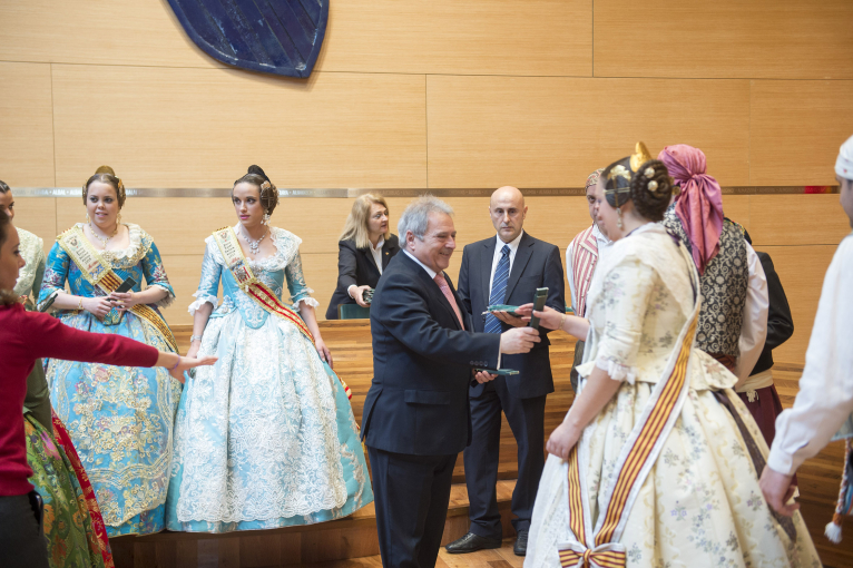 Los falleros de La Costera en la recepción fallera 