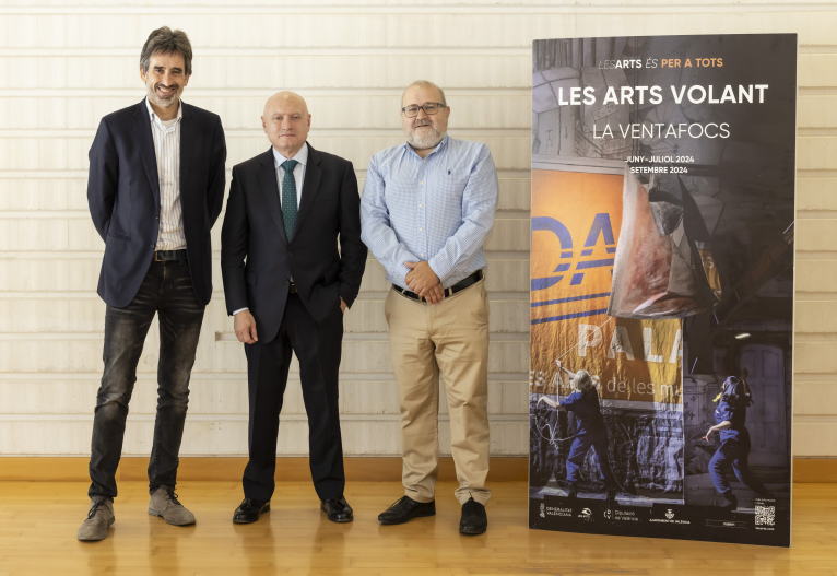 El camión de ‘Les Arts Volant’ arranca su octava gira por la Comunitat con 24 funciones de ‘La Ventafocs’ 