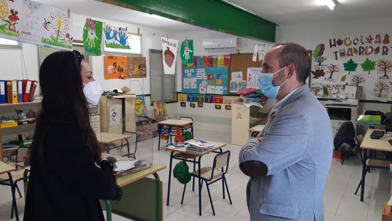 La Diputació ajuda a Benissuera a mantindre el seu col·legi subvencionant el transport als alumnes