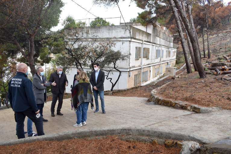 Les brigades forestals de la Diputació condicionen a Oliva una zona pròxima a habitatges afectada pel foc