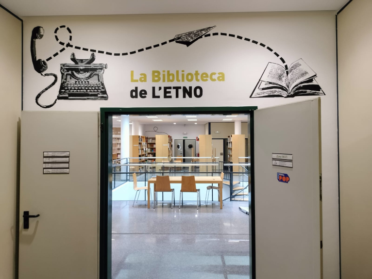 La Biblioteca de L’ETNO reabre con una sala de consulta renovada y un nuevo sistema de clasificación de libros