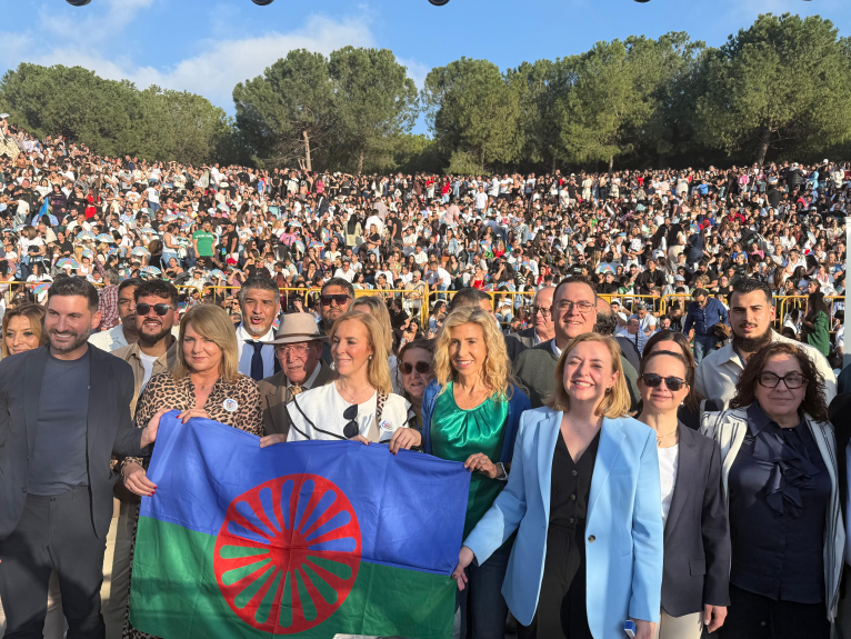 Enguix destaca la resiliencia del pueblo gitano y apuesta por una sociedad inclusiva con el apoyo de la Diputación