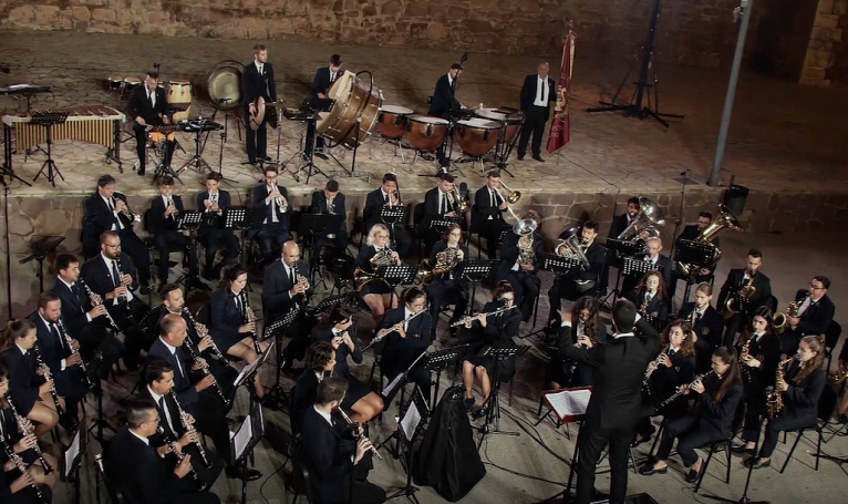Nit de ‘cultura al carrer’ a El Puig amb la projecció del vídeo de la Diputació dedicat a la seua unió musical