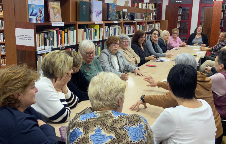 La Biblioteca de L’ETNO es finalista del Sello CCB con un club lector que rompe estereotipos sobre la soltería femenina