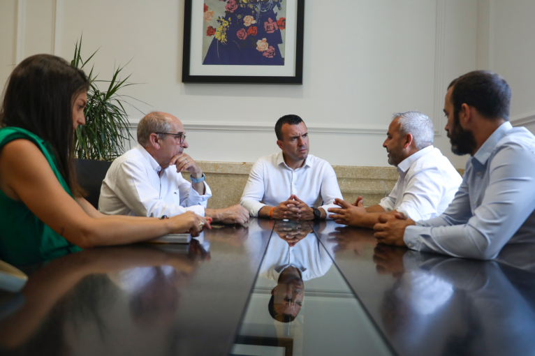  Montaverner reformará su 'escoleta' y Pinet rehabilitará el ayuntamiento con ayuda de la Diputació de València