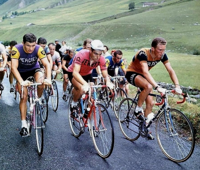 La Diputació de València publica un libro que relata la historia del equipo ciclista Ferrys nacido en Canals
