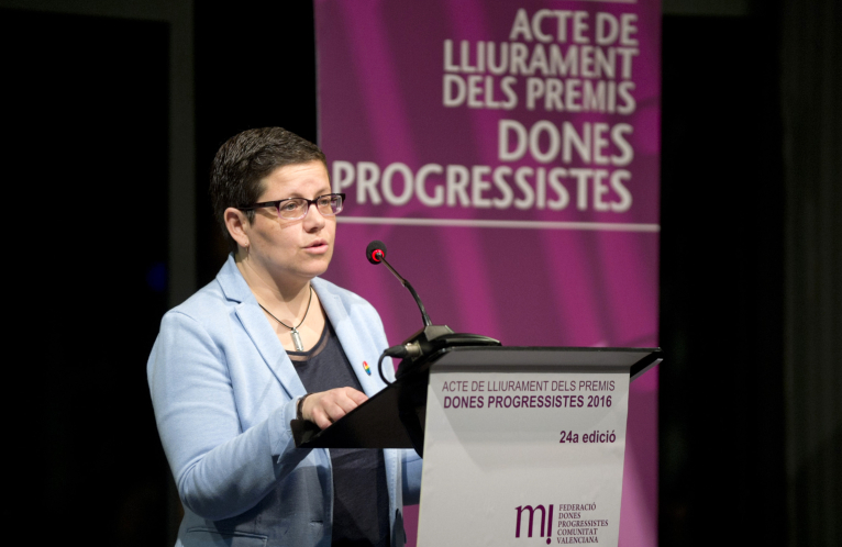 La diputada de Igualdad, Isabel García, recibe el premio de la Federación de Mujeres Progresistas