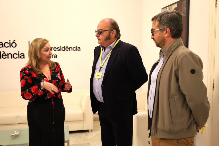 La Diputació de València estudiará ayudas para mejorar las instalaciones de la Asociación de Fiestas de la Purísima