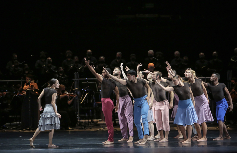 La Diputació estrena en el Principal el proyecto itinerante de música y danza ‘Temps d’abraçar’