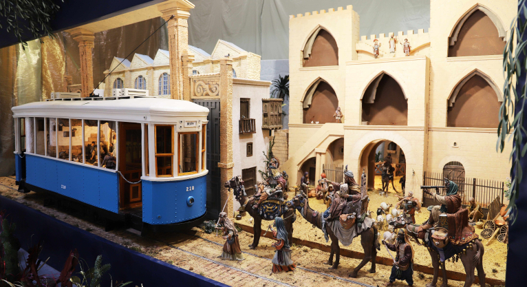 La Diputació exhibix un original betlem amb el naixement a l'interior d'un tramvia dels anys 30