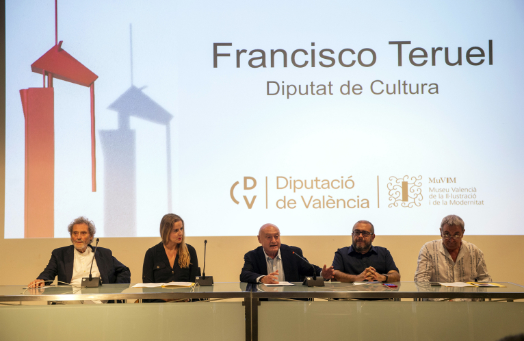 El MuVIM expone el ‘Urbanismo poético’ de Miquel Navarro con sus ciudades imaginarias y el prototipo de la Pantera Rosa