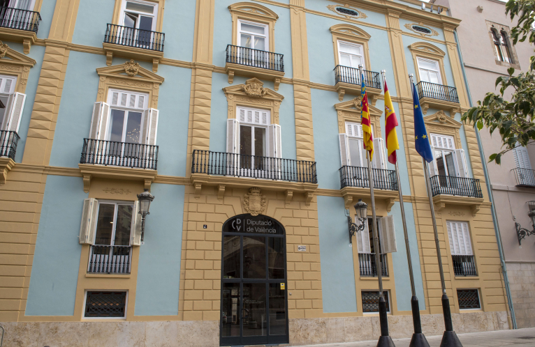 La Diputación adjudica a Caixa Ontinyent el depósito de los 54 millones del Estado para reconstruir su red viaria tras la dana