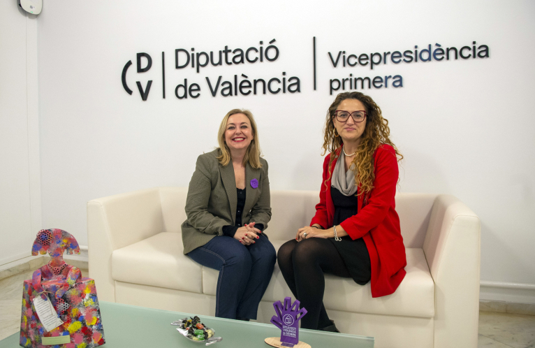 Enguix proposa al Govern d'España que porte a Madrid l'exposició ‘Les fosses del franquisme’ de la Diputació