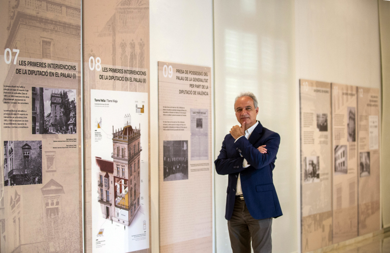 La Diputació de València recorre el pasado y el presente del Palau de la Generalitat con una muestra fotográfica