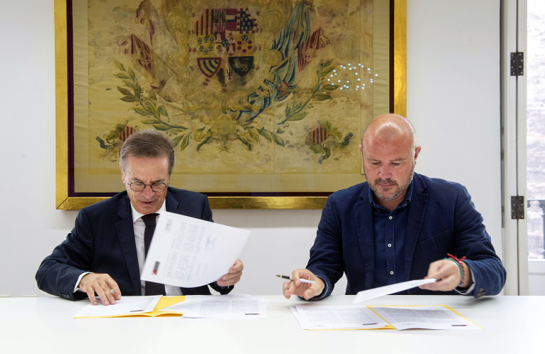 La Diputació i el Col·legi Notarial signen un conveni per a facilitar les consultes sobre l'IBI als veïns de prop de 200 municipis
