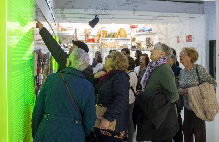 L’ETNO participa en un projecte pioner en el qual els centres de salut recepten la visita a museus a persones que patixen soledat