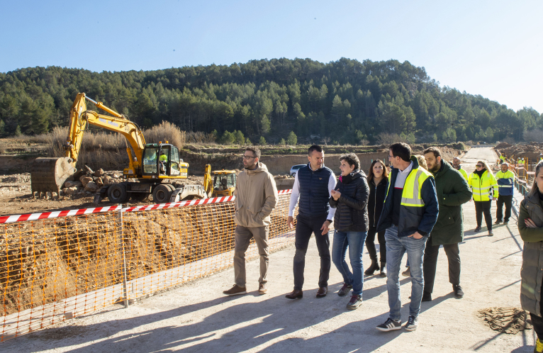 La Diputació de València culminará la recuperación del puente sobre el río Magro a su paso por Hortunas en un mes