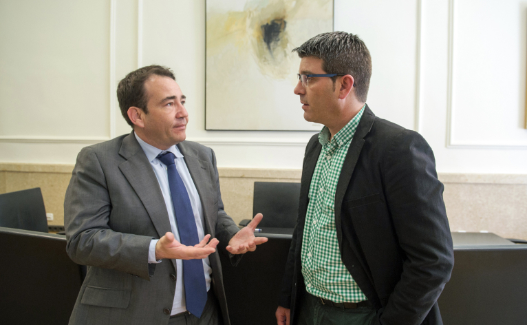 La Diputación y el IVF plantearán a las entidades financieras recuperar el servicio en pequeños municipios