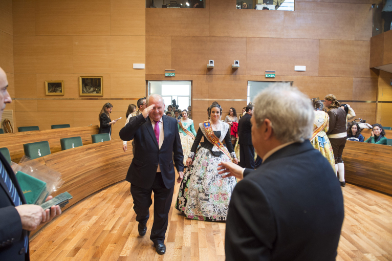 Los falleros del Camp del Turia en la recepción fallera