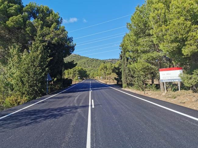 Finalizada la obra de refuerzo de firme y mejoras puntuales en la carretera CV-345, entre Higueruelas y el Cerro de la Nevera.