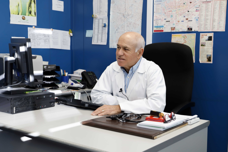 El doctor Froilán Sánchez gana el premio a la ‘Mejor Trayectoria Profesional de Médico Rural’