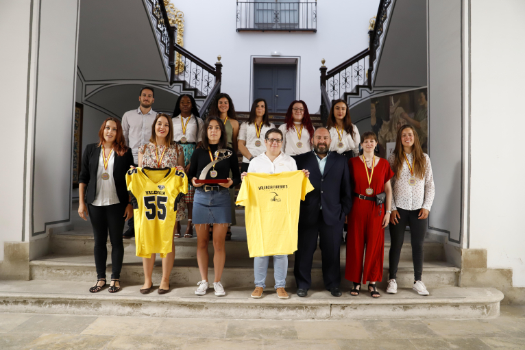 Les campiones d'Espanya de futbol americà visiten la Diputació