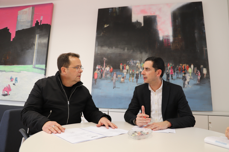 El vicepresident Fernández Bielsa rep als alcaldes de Sueca, El Perelló i El Mareny