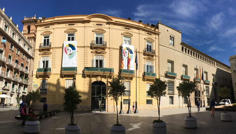 La Diputació de València promociona el turismo de la provincia en una nueva edición de 'Fallers pel món' en Almería