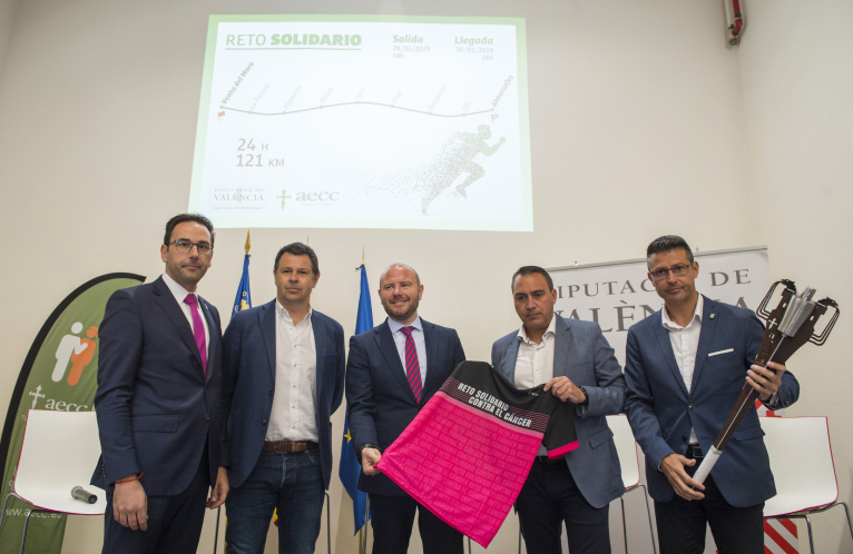 Medio centenar de personas recorrerán 121 kilómetros contra el cáncer entre Venta del Moro y Almussafes