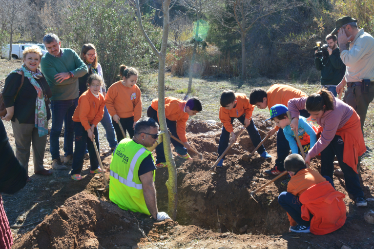 La Diputació participa en una jornada sobre educación ambiental y protección de especies autóctonas con motivo del Día del Árbol