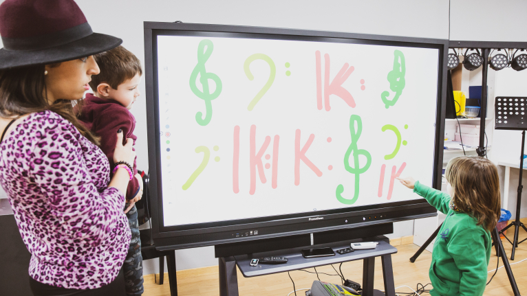 La Diputació de València dotará de pizarras digitales a las escuelas de educandos de las bandas de música