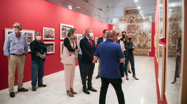 La Diputació exposa la història del 9 d’Octubre amb una reproducció de l'obra mestra del gòtic valencià