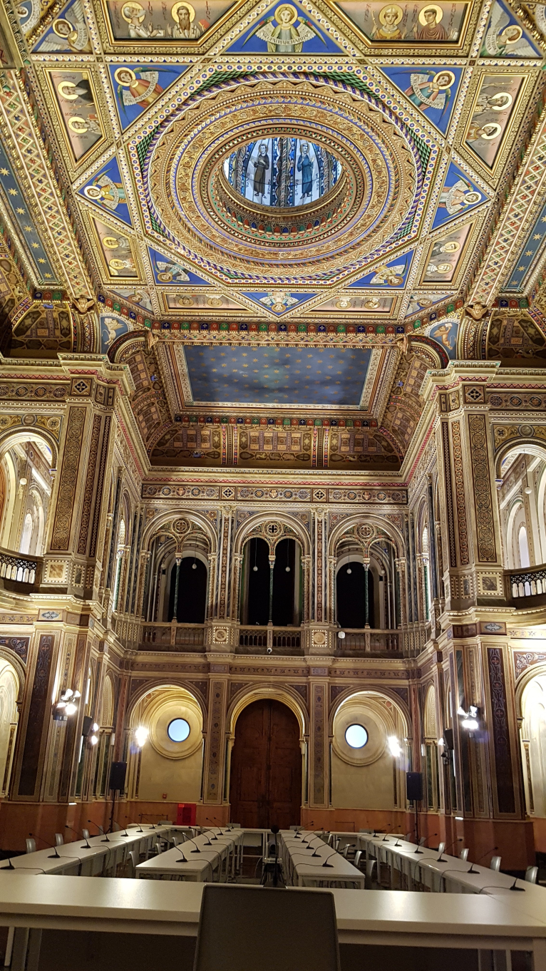 La Diputació restaura la vidriera de la cúpula de la Sala Alfons el Magnànim