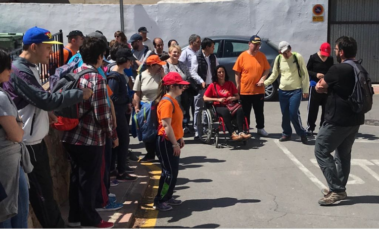 La Diputació apoya el turismo de inclusión en una ruta senderista en Olocau  