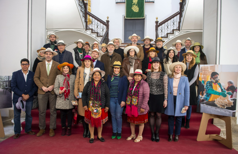 La realitat de les dones artesanes de l'Equador arriba a la Comunitat de la mà de la Diputació i el Fons per la Solidaritat