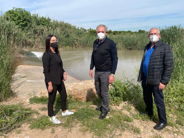 La vicepresidenta Maria Josep Amigó visita l'adequació ambiental del riu Sellent a Càrcer