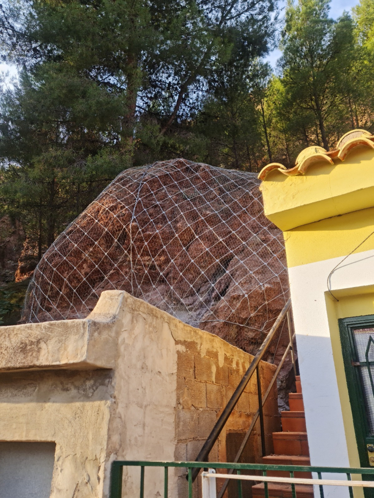 La Diputació realiza obras en el municipio de Calles para evitar riesgos geológicos 