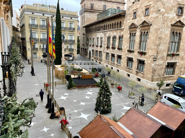 La Diputació obri la Plaça del Nadal amb música, teatre, tallers infantils i productes valencians