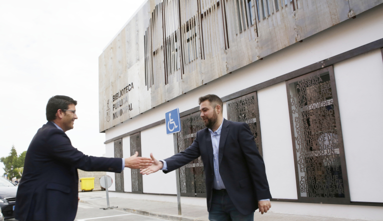 Rafelbunyol obri al públic la seua biblioteca renovada amb fons de la Diputació
