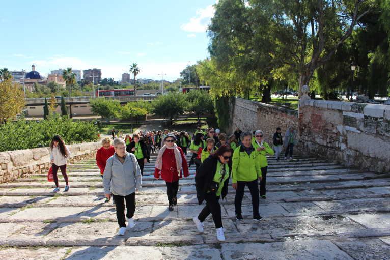 La II Trobada de la Gent Major reuneix a 200 persones que recorren el riu per a fomentar l'exercici físic