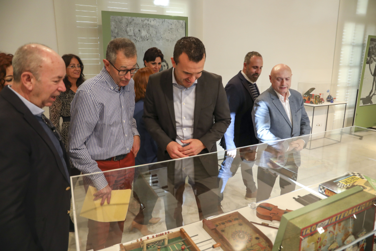 La Diputació de València acull l'exposició ‘El descobriment del món. Jocs i Joguets en els col·leccions de l’ETNO’