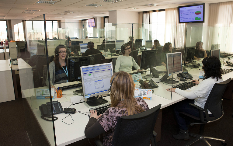 La Diputació advertix de l'onada de calor per telèfon i en persona els 16.300 usuaris de teleassistència