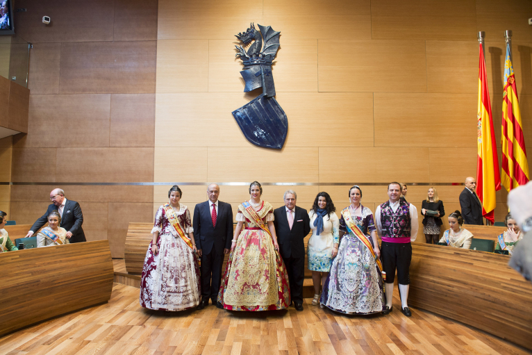 Los falleros de la Ribera en la recepción fallera
