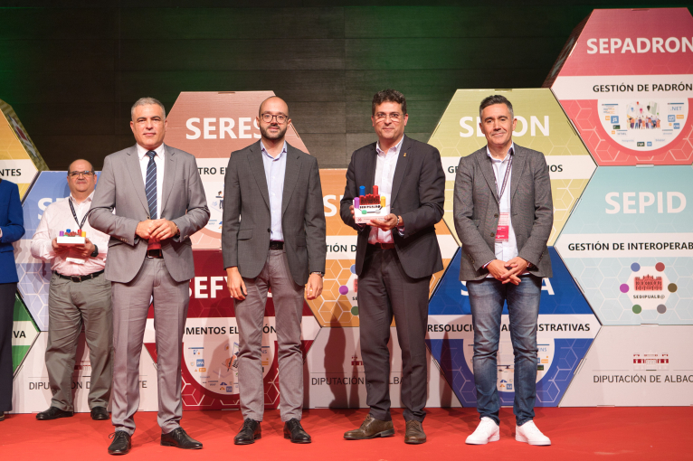La Diputación recibe un reconocimiento por la implantación de programas informáticos en un centenar de municipios de la provincia