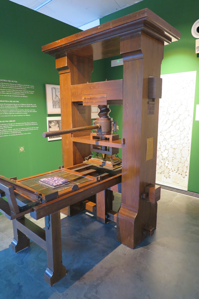 La Biblioteca del MuVIM celebra su 20 aniversario con visitas guiadas y talleres infantiles