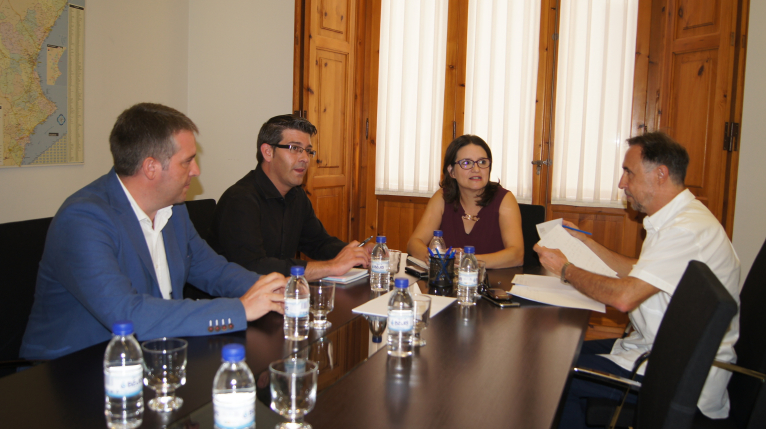 Jorge Rodríguez y la vicepresidenta de la Generalitat, Mónica Oltra, anuncian la apertura de la residencia de Ontinyent para los próximos meses