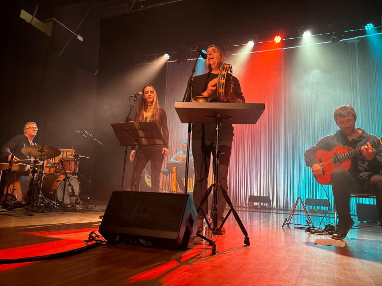 Pep Gimeno i la Diputació omplin l'Auditori d'Aielo de Malferit amb ‘Les veus secretes’ de la música valenciana 