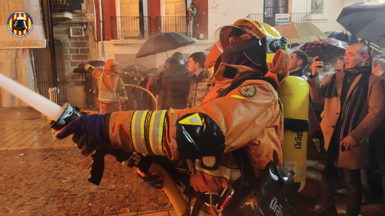 La Diputació de València apoya a 70 municipios en la preparación de las hogueras de San Antoni