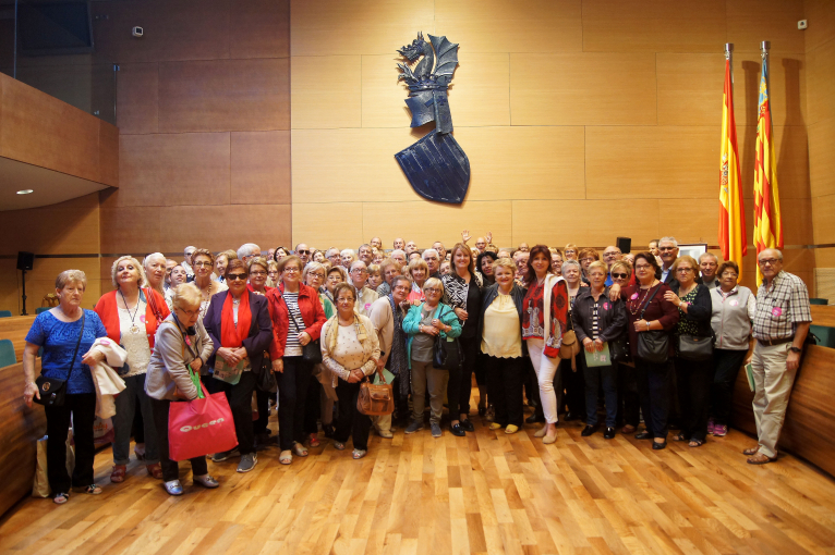 Un centenar de vecinos de Xàtiva y Albalat dels Sorells visitan la Diputación de Valencia